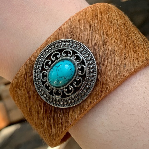 HANDMADE LEATHER AND TURQUOISE FUR COWHIDE FUR CUFF - Picture 5 of 8